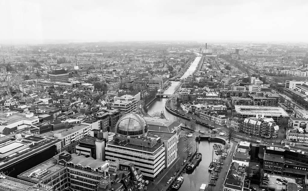 Wierenga & De Graaf ‘Het plaatsen van mensen is persoonlijk maatwerk! Daar ligt onze kracht.’ Daadkrachtig netwerkbureau met een vaste kern en dedicated netwerk. Loyale teamplayers met ondernemersbloed. Talentscouts met persoonlijke aandacht en begeleiding. Voor beloftevolle HBO+ kandidaten met ambitie. Voor vitale opdrachtgevers met visie. Met bewezen trackrecord in Noord-Nederland. Wat ons drijft We zijn dé specialist in werving en selectie voor vaste, interim- en detacherings-functies op HBO+ niveau. Ons uitgangspunt is altijd een gedeeld belang en een gezamenlijke ambitie. Daarom bieden wij onze kandidaten én onze opdrachtgevers extra toegevoegde en duurzame waarde. Dat doen we met aanvullende producten en diensten op het gebied van employer & job branding, onboarding, loopbaanadvisering en persoonlijke- en leiderschapsontwikkeling.