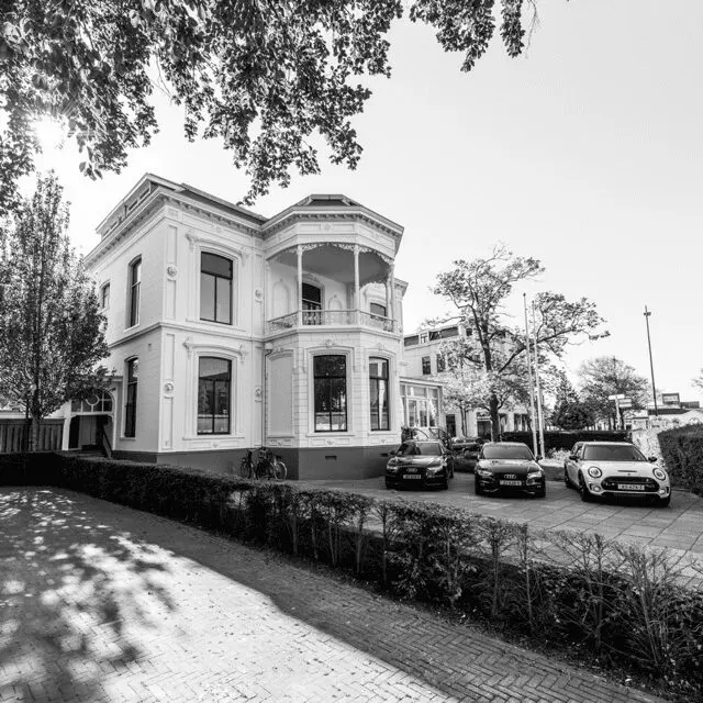 Wierenga & De Graaf ‘Het plaatsen van mensen is persoonlijk maatwerk! Daar ligt onze kracht.’ Daadkrachtig netwerkbureau met een vaste kern en dedicated netwerk. Loyale teamplayers met ondernemersbloed. Talentscouts met persoonlijke aandacht en begeleiding. Voor beloftevolle HBO+ kandidaten met ambitie. Voor vitale opdrachtgevers met visie. Met bewezen trackrecord in Noord-Nederland. Wat ons drijft We zijn dé specialist in werving en selectie voor vaste, interim- en detacherings-functies op HBO+ niveau. Ons uitgangspunt is altijd een gedeeld belang en een gezamenlijke ambitie. Daarom bieden wij onze kandidaten én onze opdrachtgevers extra toegevoegde en duurzame waarde. Dat doen we met aanvullende producten en diensten op het gebied van employer & job branding, onboarding, loopbaanadvisering en persoonlijke- en leiderschapsontwikkeling. Wat we doen voor kandidaten • Werving en selectie • Vast, interim & detachering • Persoonlijke ontwikkeling • Loopbaanadvisering • Sollicitatietraining • Assessments indicatie kwaliteiten, drijfveren en intelligentie Hoe we samen optrekken met kandidaten • We willen jou persoonlijk spreken. Altijd! En meestal vaker dan één keer! • Jouw wensen zijn voor ons leidend. Maar we zijn wel zo eerlijk die ter discussie te stellen als wij andere of onvermoede talenten en kwaliteiten bij jou ontdekken; • Zit je (nog) niet op het gewenste niveau, dan bieden we je persoonlijke ontwikkelingsprogramma’s en leiderschapsprogramma’s aan; • Ben je (nog) zoekende, dan helpen we je de goede stappen te zetten met loopbaanadviestrajecten. Wat we doen voor opdrachtgevers • Employer & job branding • Werving en selectie voor vast, interim & detachering • Onboarding • Outplacement • Sollicitatiegesprek trainingen • Subsidietrajecten • Assessments voor selectie, ontwikkeling en talentmanagement   Hoe we het verschil maken voor opdrachtgevers • Met Employee branding creëren we een aantrekkelijke en betrouwbare werkgeversreputatie voor jouw merk of organisatie; • Met Job branding richten we je vacatures optimaal in, zodat ze opvallen bij de juiste kandidaten en doen wat ze moeten doen: werven; • Met onze online-tools targetten we de beste kandidaten en gaan proactief de interactie met hen aan; • We doen de voorselectie van kandidaten op basis van vooraf afgestemde criteria; • We trainen je in het voeren van sollicitatiegespreken of we nemen dat traject geheel voor je uit handen, inclusief assessments; • We adviseren je over de juiste arbeidsovereenkomst en de juiste arbeidsvoorwaarden, afhankelijk van de gekozen vaste of tijdelijke vacature-invulling; • Met Onboarding blijven we gedurende een vooraf afgesproken periode checken of jouw verwachtingen én die van de kandidaat nog steeds matchen; • Met Outplacement maken we jouw merk of organisatie weer vitaal en helpen we je collega’s verder in hun carrière; • Samen kijken we welke subsidiemogelijkheden er zijn; • En last but no least, we bieden je de mogelijkheid uit meerdere vergoedingsmogelijkheden. Wierenga & De Graaf HR Services Op aanvraag levert Wierenga & De Graaf jou ervaren senior HR-professionals op projectbasis. Zij hebben hun sporen verdiend bij onder andere grootschalige fusies en ingrijpende organisatieveranderingen. Vraag ons naar de mogelijkheden, voorwaarden en beschikbaarheid.